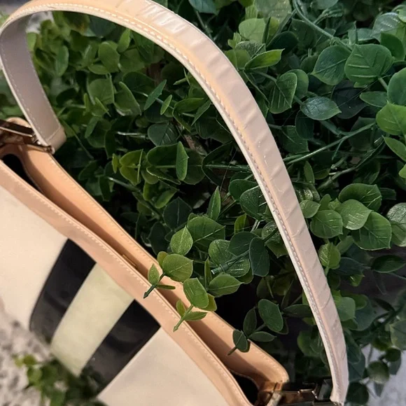 Gucci Canvas Tote Bag – Beige & Black Stripe with Gold Logo - Picture 9 of 15